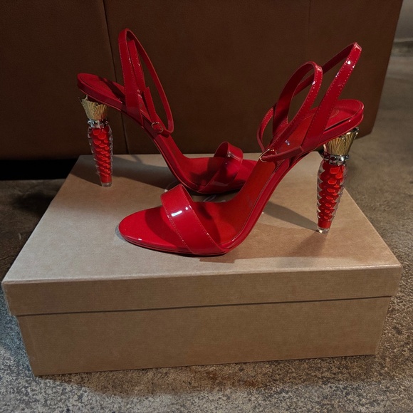 Never Worn Loubs - Picture 1 of 3